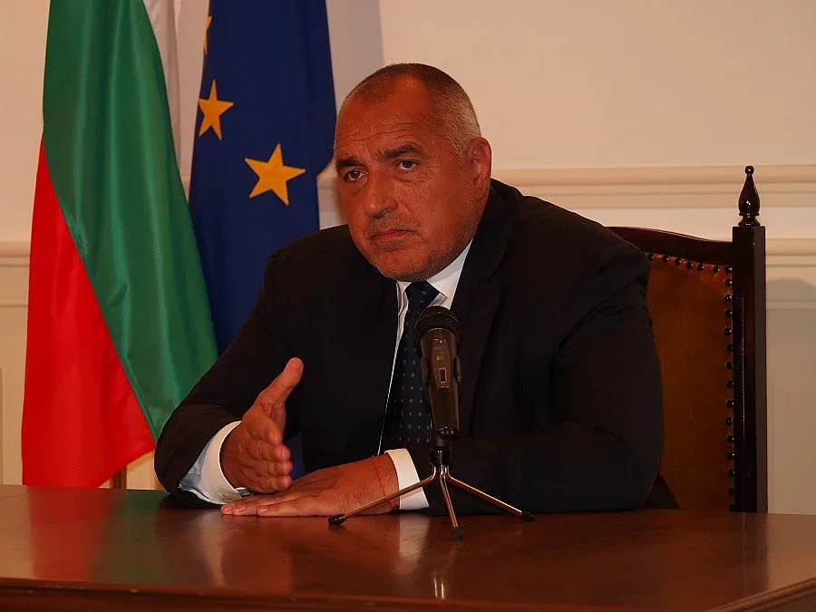 Премиерът: В последните години само за летците работим