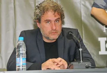 Боил Банов размаха метлата в дружество към министерството