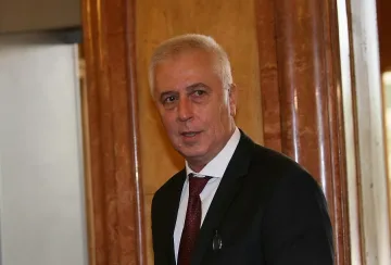 Министър Петров към лекарите: Ще се справим, но трябва да пазим авторитета си