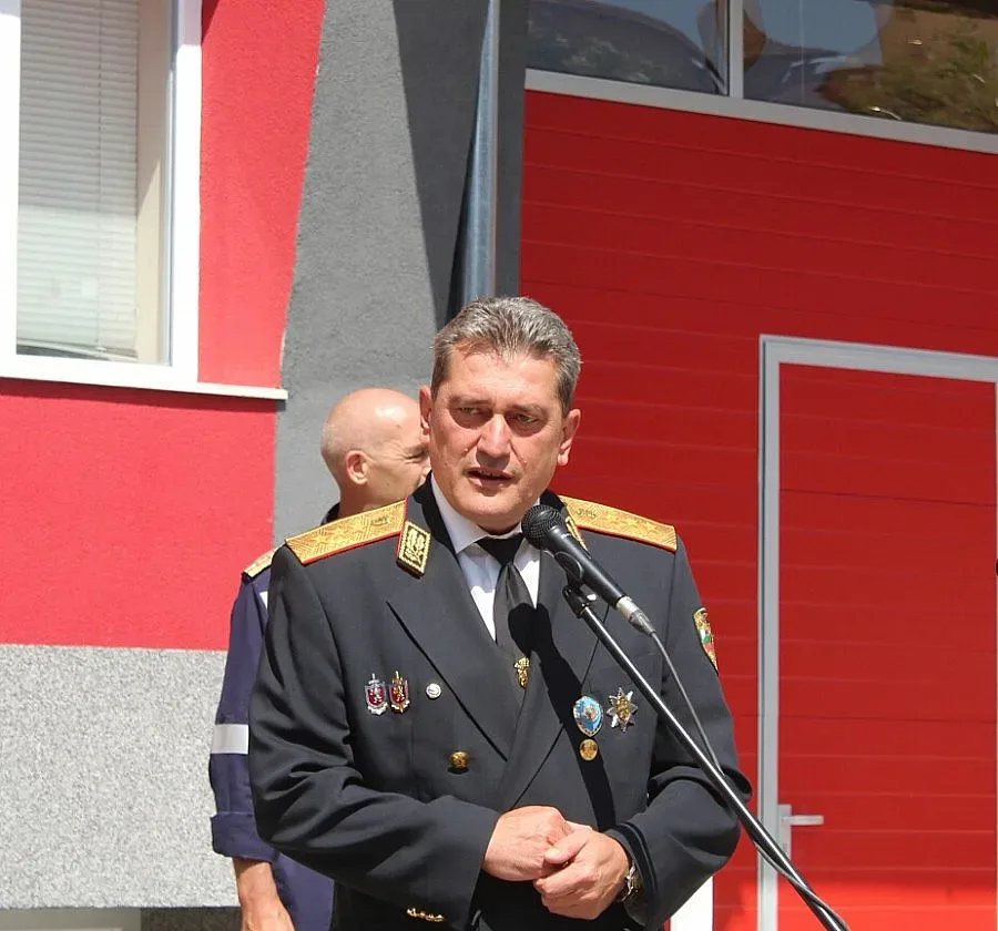 Шефът на пожарната: Няма да има уволнени от закритите служби