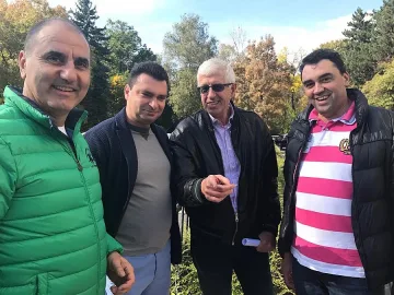 ГЕРБ и БСП се срещнаха в парка