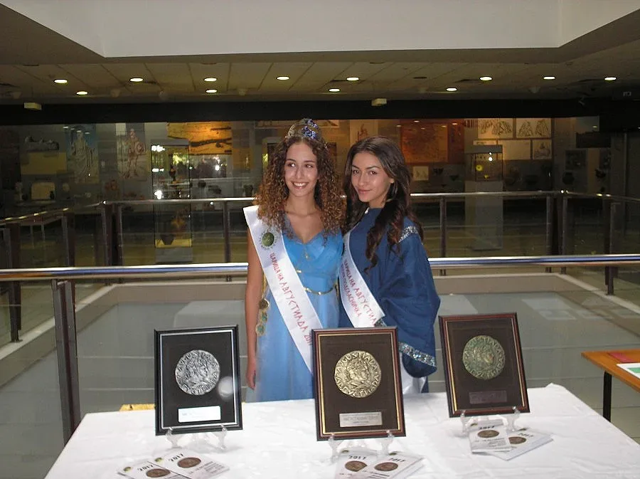 Смартфон от захар и шоколад от водорасли на 6-ата Августиада