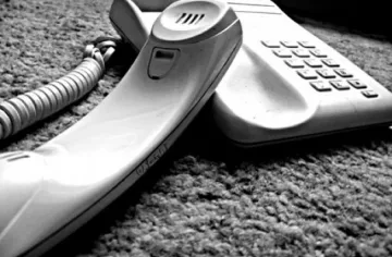 Супер удар на ало измамници! Дядо се прости със 100 бона