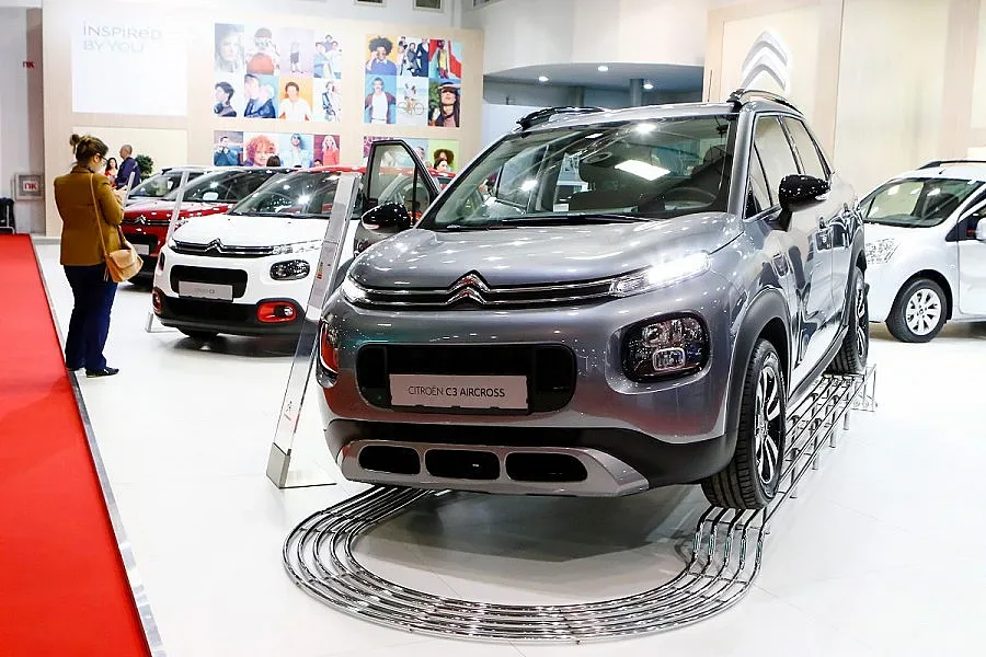 300 звяра на автосалона