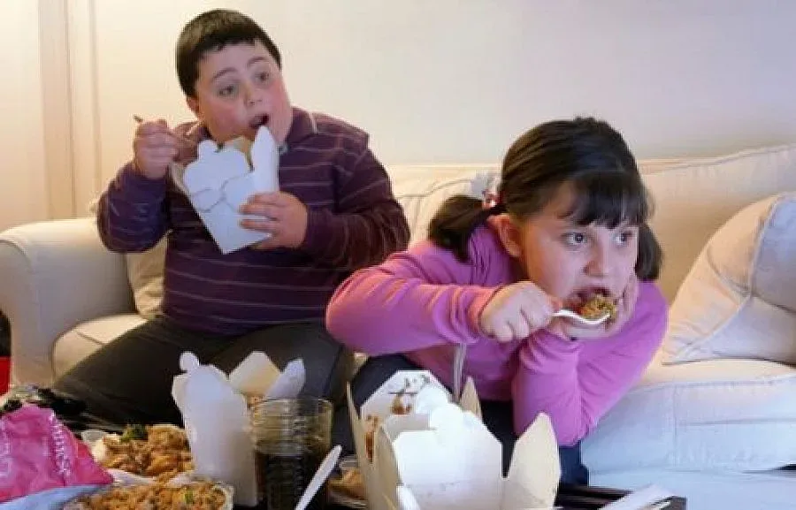 Броят на затлъстелите деца настига този на гладуващите