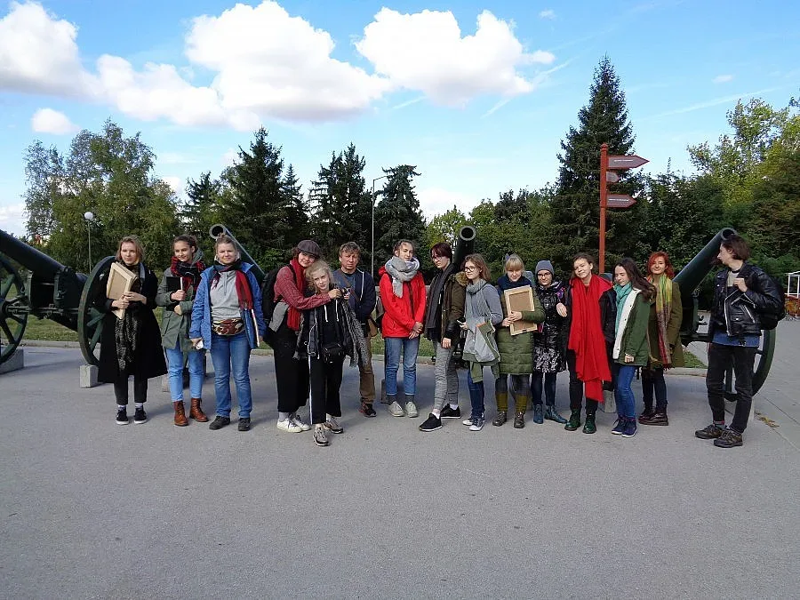 Млади руски художници рисуват Плевенската епопея