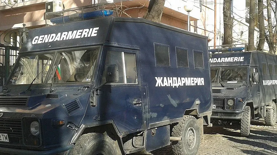 Кмет иска жандармерия да проверява редовно ромски гета