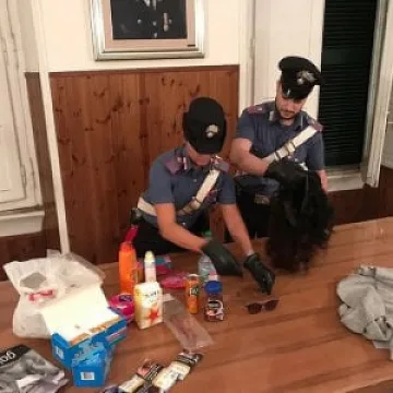 И перука не успя да спаси наша ромка от властите в Рим