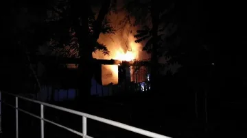 Изгоря изоставена сграда в Бургас