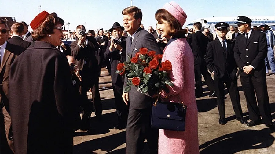 Продадоха на търг гащи на Джон Кенеди и жена му