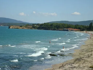 Бетон се лее на плаж край Бургас