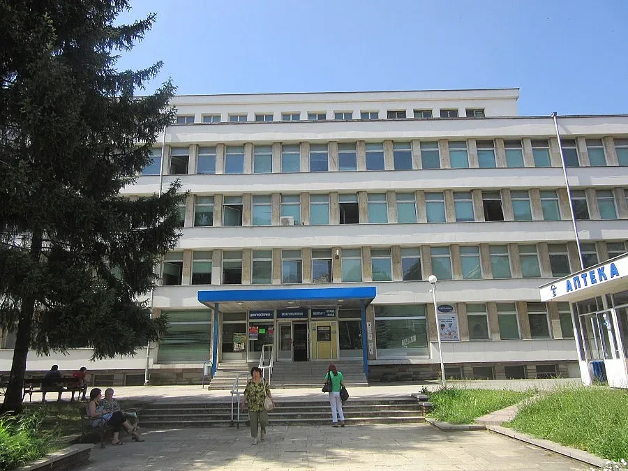 Медиците във Враца затвориха булевард в дъжда