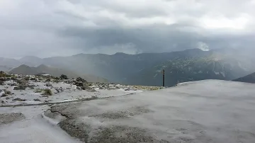 Сняг на Мусала, преспите се спускат към проходите