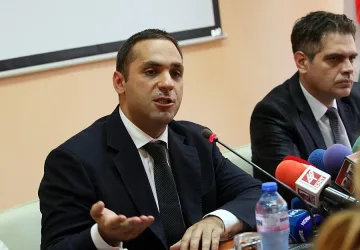 Караниколов: Не съм развалил аз договорите на "Емко"