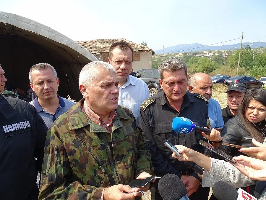 Министър Радев: Увеличението не трябва да е на калпак, а за заслужителите