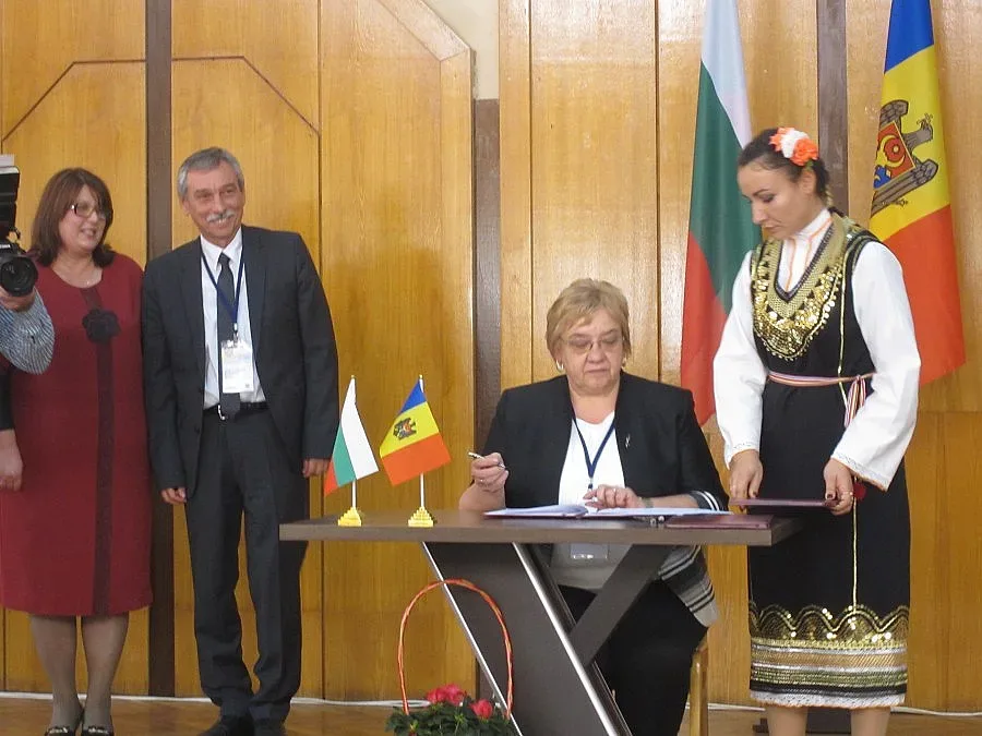 Наши и молдовски университети правят образователен консорциум