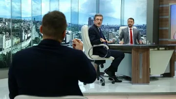 Депутати от ГЕРБ и БСП се замеряха с роднини