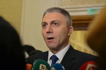 Карадайъ обяви доклада за национална сигурност за закъснял