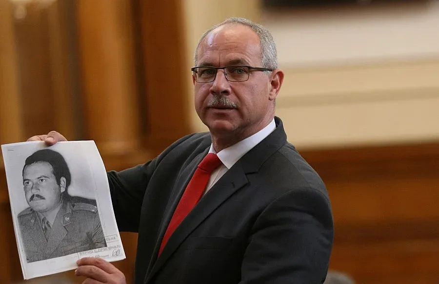 Прекратиха изборите на състав за Комисията по досиетата