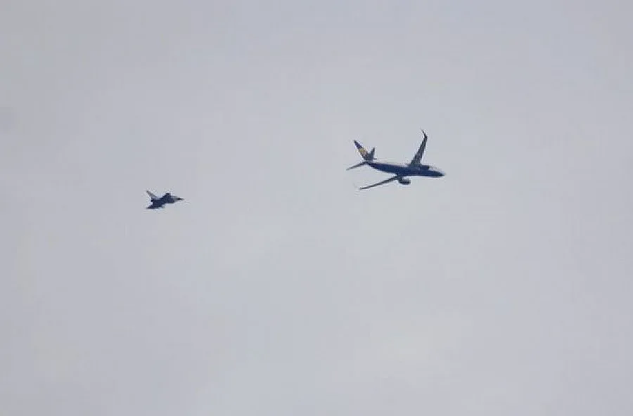 Принудително кацане за полет на "Райънер"