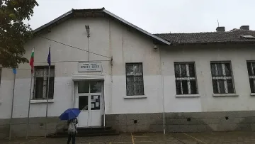 Директорът от Ново Паничарево опипвал и други деца