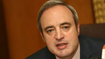 Ще вдигнем заплатите на младите преподаватели в СУ