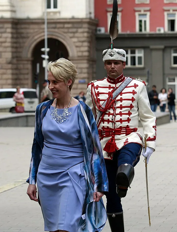 Поканиха Тереза Мей да дойде в България