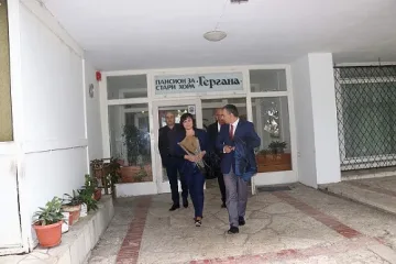 БСП дари 2000 лв. на дом за възрастни хора