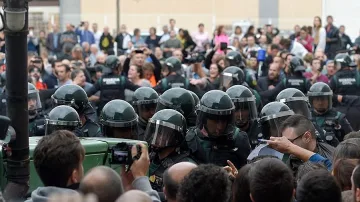 Спряха полетите и интернета в Каталуния