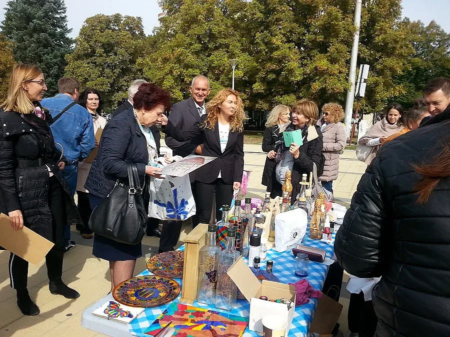 Любовно биле на площада в Перник