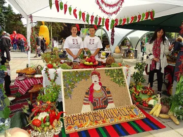Плодове и зеленчуци затрупаха Кюстендил