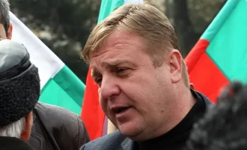 Вдигат заплатите в армията