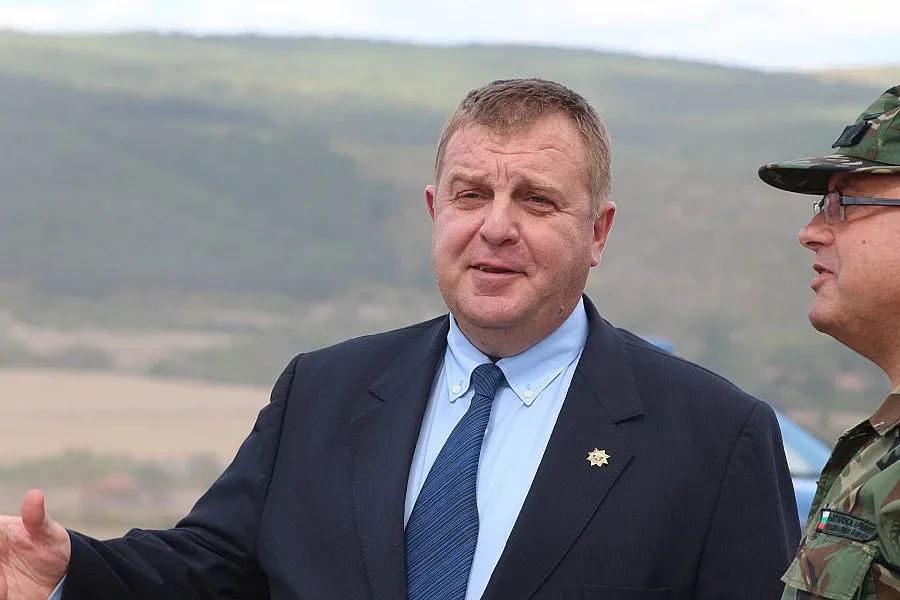 Каракачанов: Ще купим изтребители - на едно мнение сме с ГЕРБ