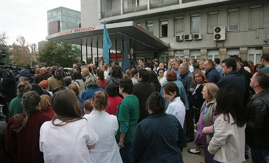 Обвиниха управата на "Пирогов" в лов на вещици