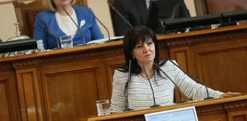 Караянчева: Законопроектите на БСП са в комисиите
