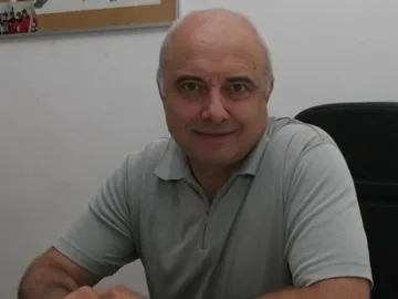 Досиетата като претоплена манджа