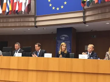 Ангелкова в Брюксел: Целта на България е да привлече инвеститори за висок клас хотели