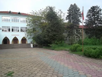 Душманин на учител мина на самостоятелно обучение