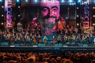 2CELLOS свириха в памет на Лучано Павароти във Верона