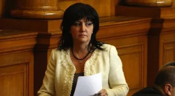 Караянчева: Министър Горанов ще има трудна задача с разпределението на излишъците