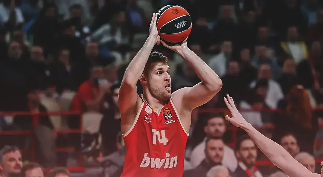 13 точки от Везенков при нелепа загуба на Олимпиакос