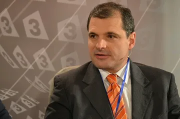 Президентът забърка каша с поканите