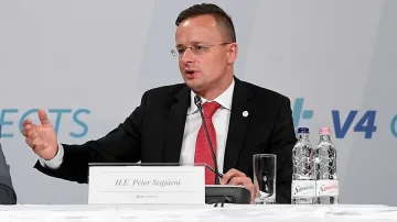 Унгария реже Украйна за Европа заради езиковите забрани