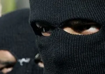 Маскирани нахлуха в бензиностанция в София