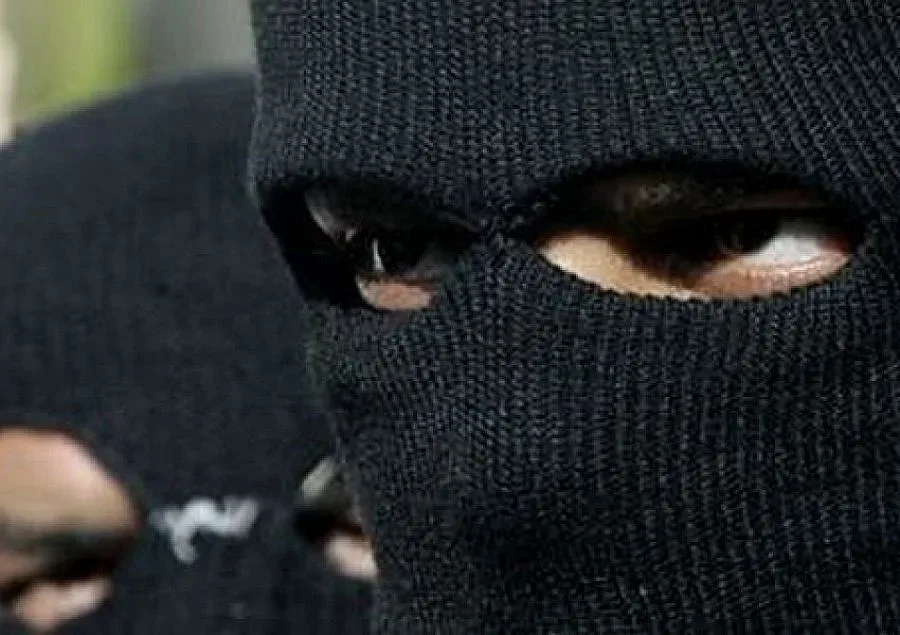 Маскирани нахлуха в бензиностанция в София