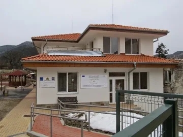 Насилие над учител и в Дом за деца с увреждания