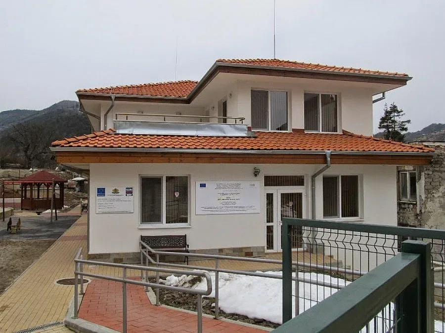 Насилие над учител и в Дом за деца с увреждания