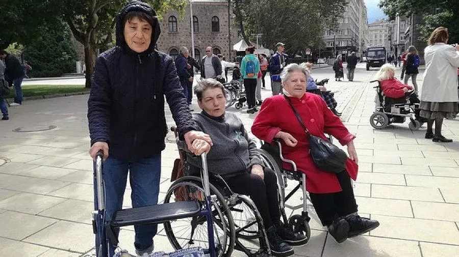 Инвалиди: Училищата са недостъпни за нас