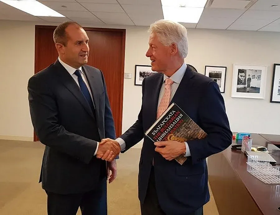 Клинтън обеща на Румен Радев лобиране за България пред бизнеса в САЩ