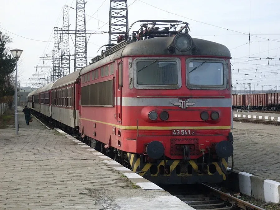 БДЖ пуска допълнителни места за почивните дни